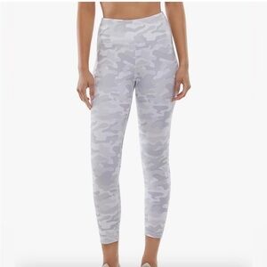 , NWT YOGALICIOUS LUX high-rise side pockets, waistband pocket camo silver combo